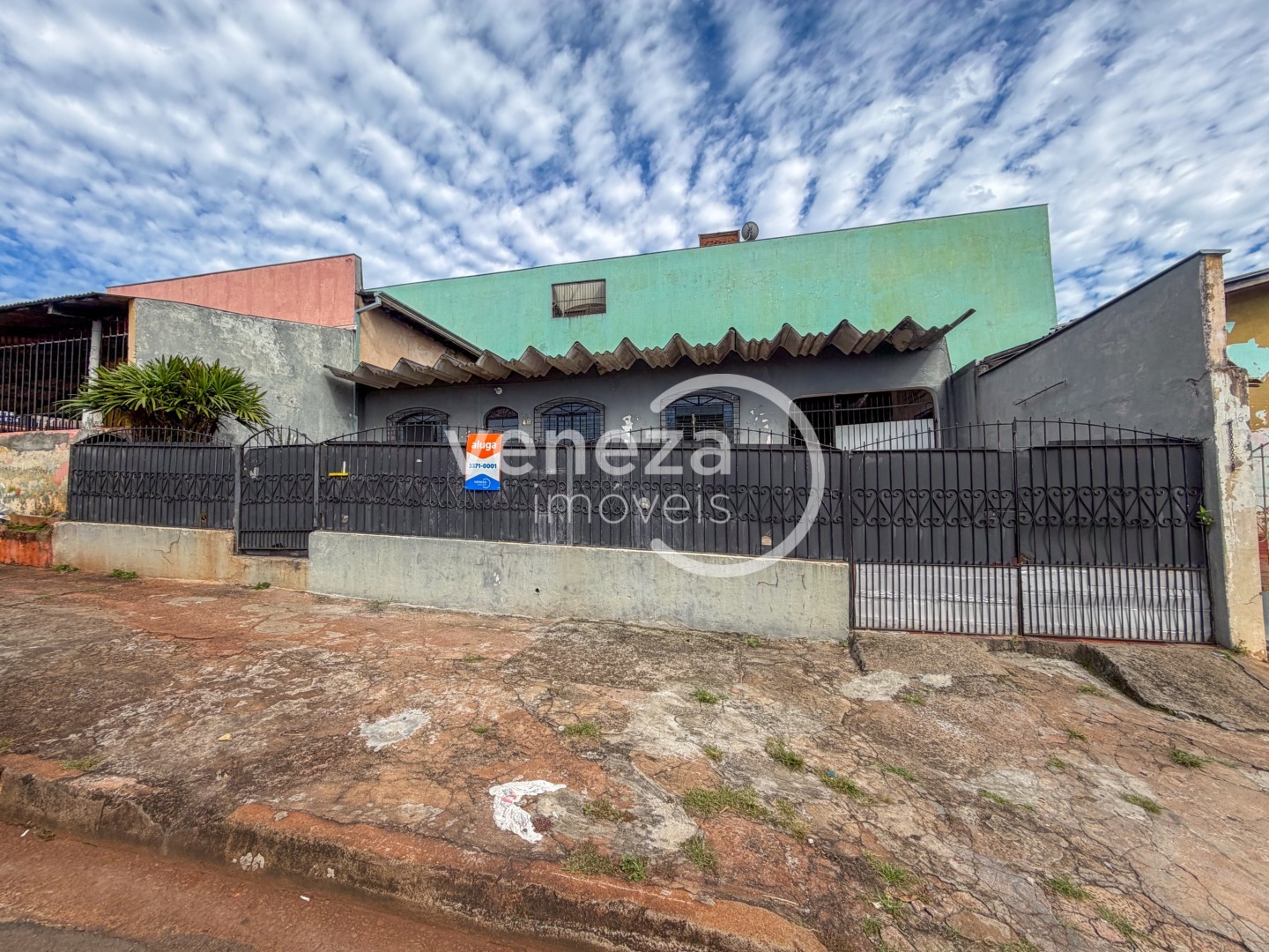 Casa Residencial para locacao no Leonor em Londrina com 60m² por R$ 950