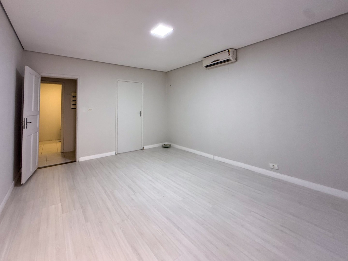 Sala/Conjunto Comercial para alugar em Vila Ipiranga, Londrina — Portal Chave Fácil