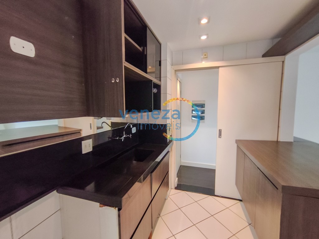 Apartamento para locação no bairro Centro de Londrina com 76.42m<sup>2</sup> útil, 3 quartos, 1 vaga de garagem