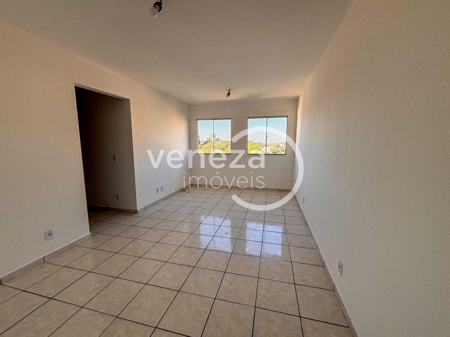 Apartamento para locacao no Jardim America em Londrina com 103,67m² por R$ 1.700