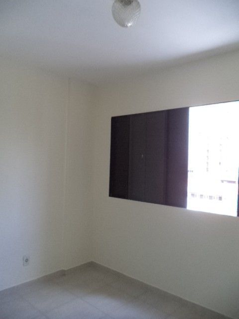 Apartamento para venda no Centro em Londrina com 87,86m² por R$ 180.000  - Foto 3