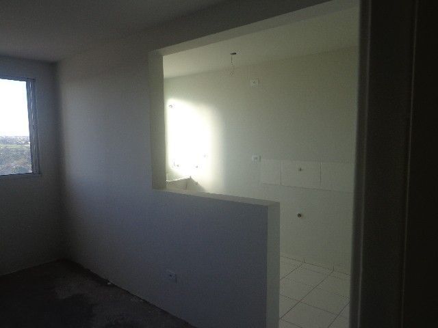Apartamento para venda no Centro em Londrina com 78,58m² por R$ 170.000  - Foto 3