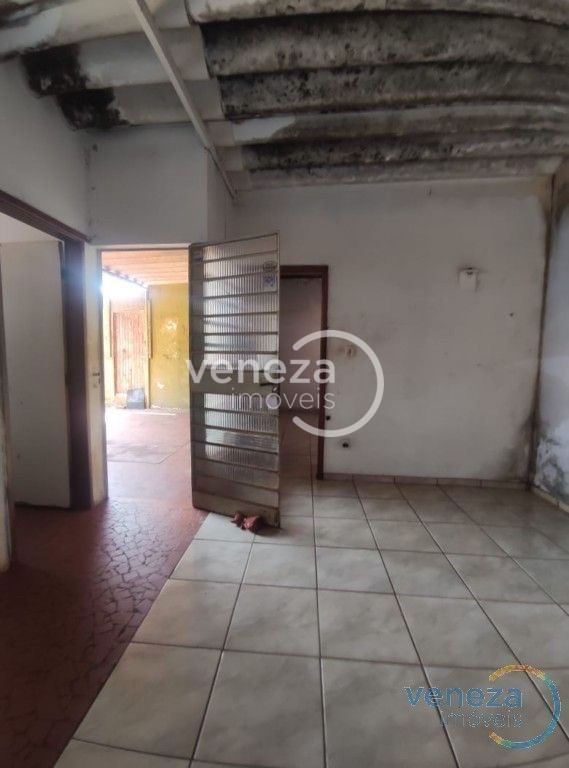 Casa Residencial para locacao no Carlota em Londrina com 54,9m² por R$ 750