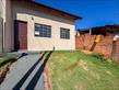 Casa Residencial para locação no bairro Jardim Maracana de Londrina com 32m<sup>2</sup> útil, 2 quartos - Foto 2