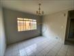 Apartamento à venda no bairro Lima Azevedo de Londrina com 55m<sup>2</sup> útil, 2 quartos, 1 vaga de garagem - Foto 2