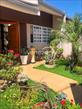 Casa Residencial à venda no bairro Santa Monica de Londrina com 220m<sup>2</sup> útil, 3 quartos, 3 vagas de garagem - Foto 1