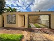 Casa Residencial para locação no bairro Universitario de Londrina com 200m<sup>2</sup> útil, 3 quartos, 2 vagas de garagem - Foto 1