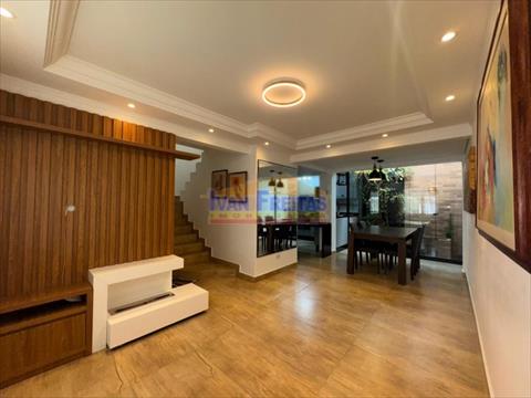 Sobrado para venda no Novo Mundo em Curitiba com 145m² por R$ 725.000,00