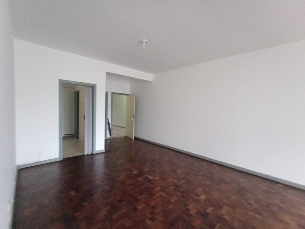 Apartamento para locacao no Centro em Curitiba com 133,4m² por R$ 2.400,00