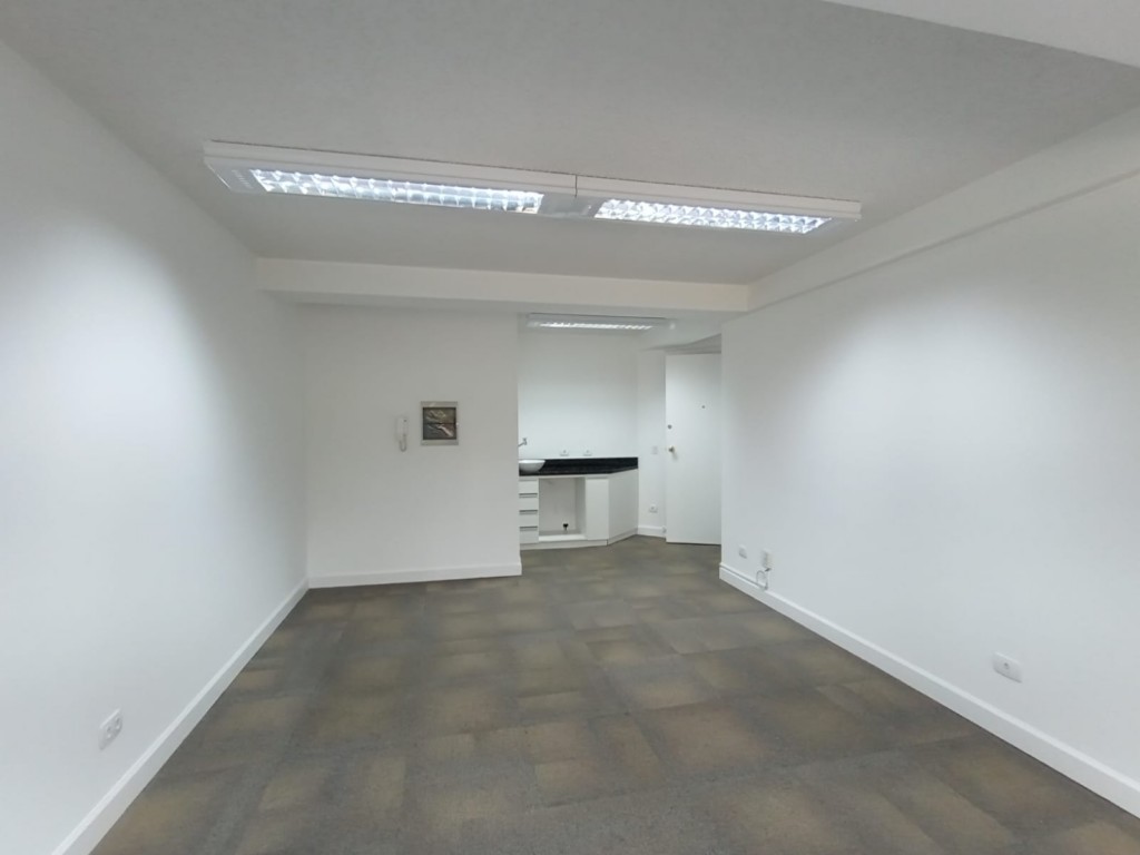 Conjunto Comercial / Sala para locacao no Juveve em Curitiba com 47,5m² por R$ 1.920,00