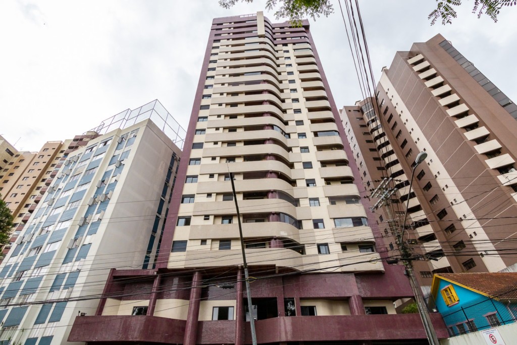 Apartamento para locacao no Agua Verde em Curitiba com 147,7m² por R$ 5.400,00