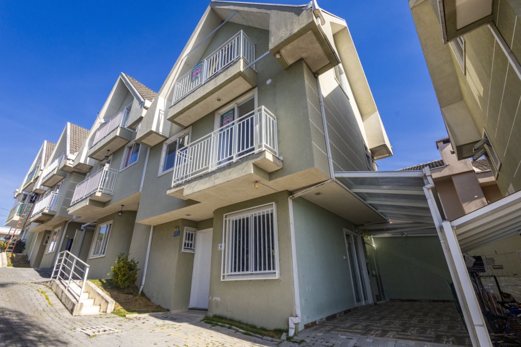 Sobrado para locacao no Uberaba em Curitiba com 136,08m² por R$ 4.560,00