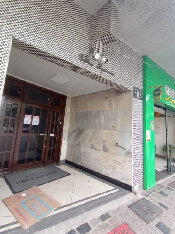 Apartamento para locacao no Centro em Curitiba com 43m² por R$ 2.160,00