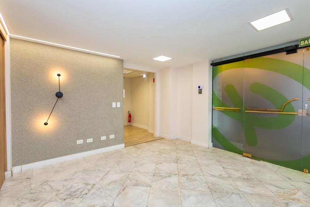 Loja para locacao no Centro Civico em Curitiba com 450m² por R$ 30.000,00