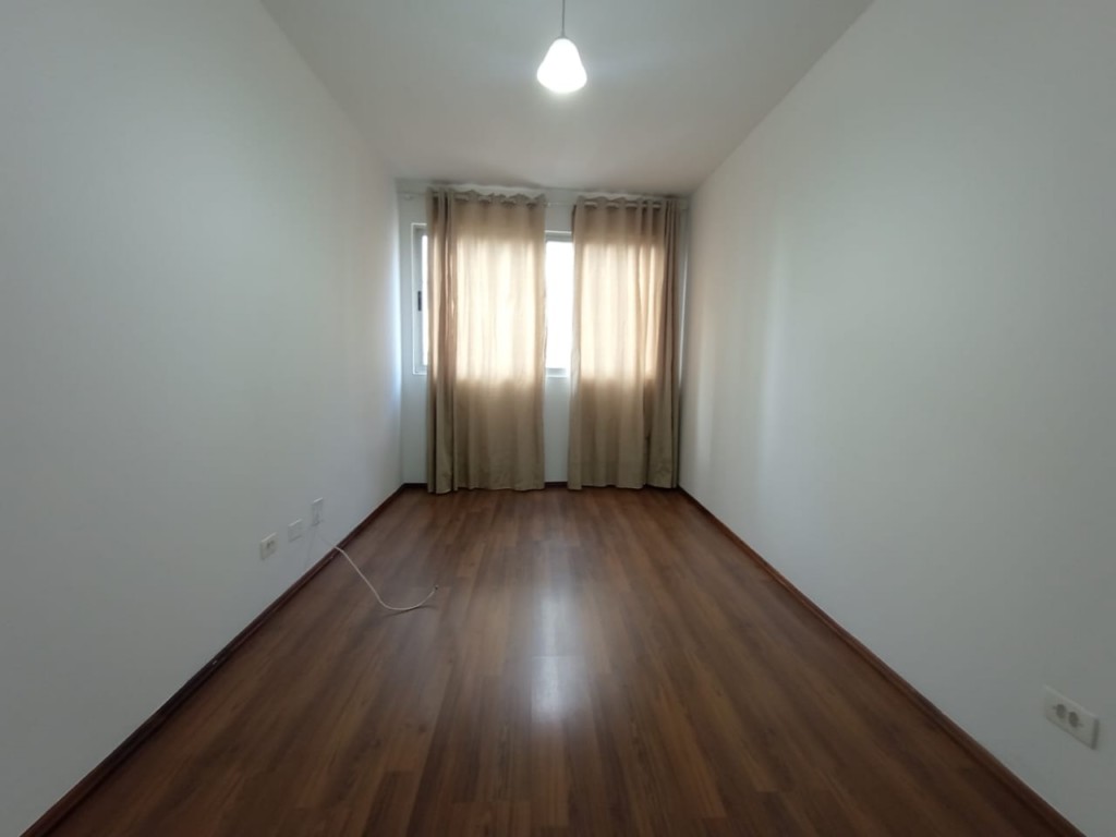 Apartamento para locacao no Centro em Curitiba com 64,26m² por R$ 1.800,00