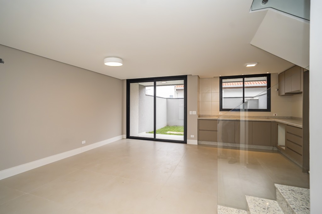 Sobrado para locacao no Guabirotuba em Curitiba com 167,84m² por R$ 6.600,00