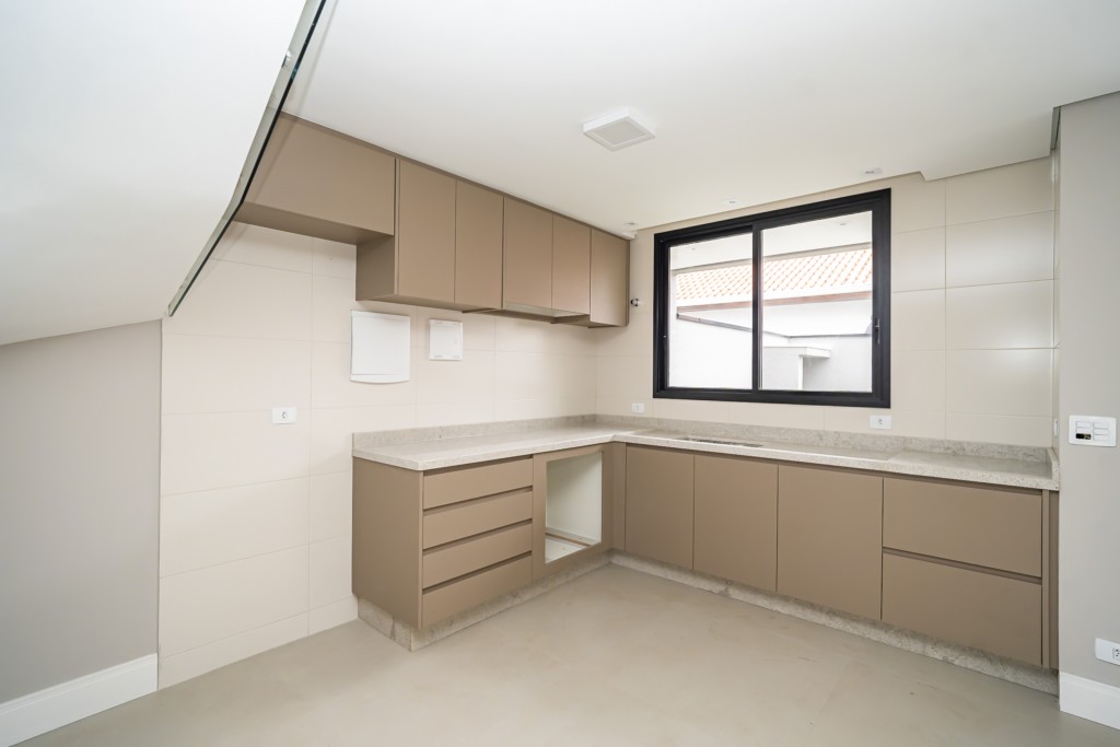 Sobrado para locacao no Guabirotuba em Curitiba com 167,84m² por R$ 6.600,00