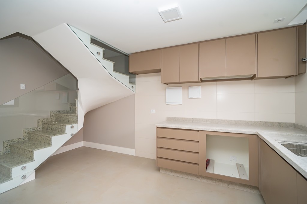 Sobrado para locacao no Guabirotuba em Curitiba com 167,84m² por R$ 6.600,00