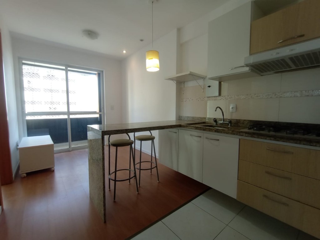Apartamento para locacao no Centro em Curitiba com 59,1m² por R$ 2.160,00