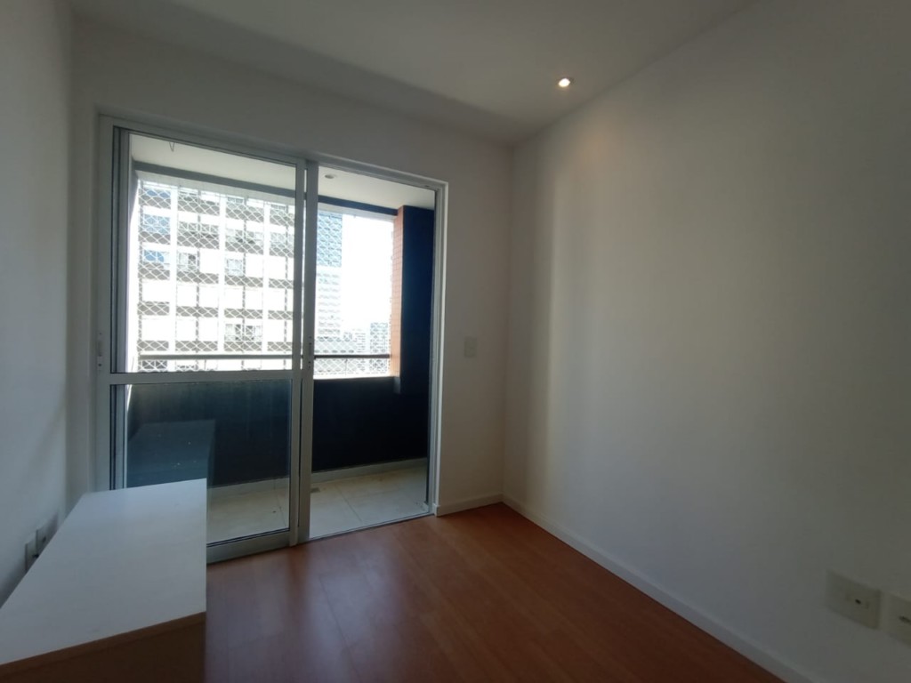 Apartamento para locacao no Centro em Curitiba com 59,1m² por R$ 2.160,00