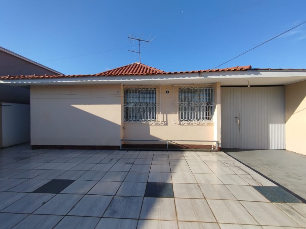 Casa Residencial para locacao no Cajuru em Curitiba com 180m² por R$ 4.560,00