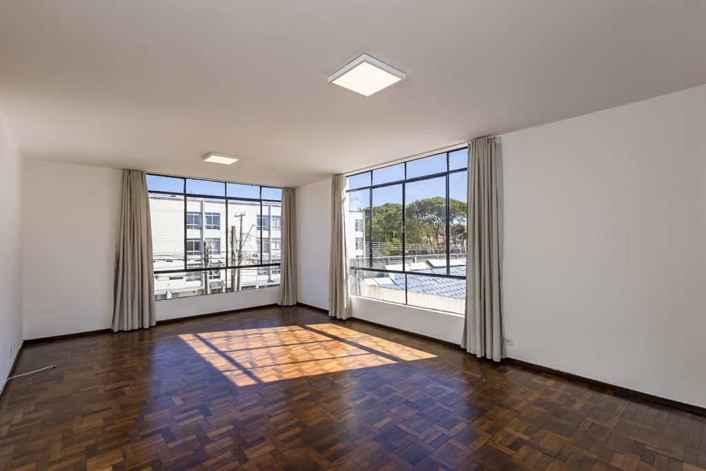Apartamento para locacao no Reboucas em Curitiba com 132,45m² por R$ 3.360,00