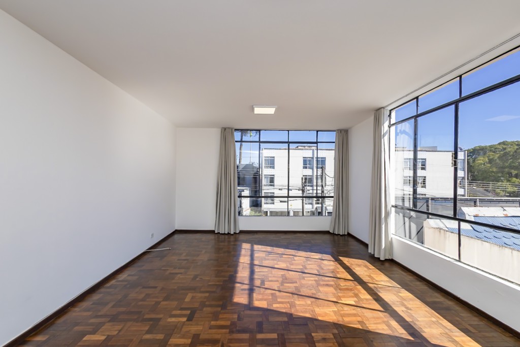 Apartamento para locacao no Reboucas em Curitiba com 132,45m² por R$ 3.360,00