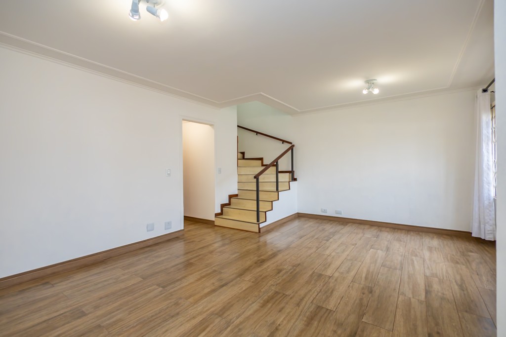 Sobrado para locacao no Capao da Imbuia em Curitiba com 163,94m² por R$ 4.560,00