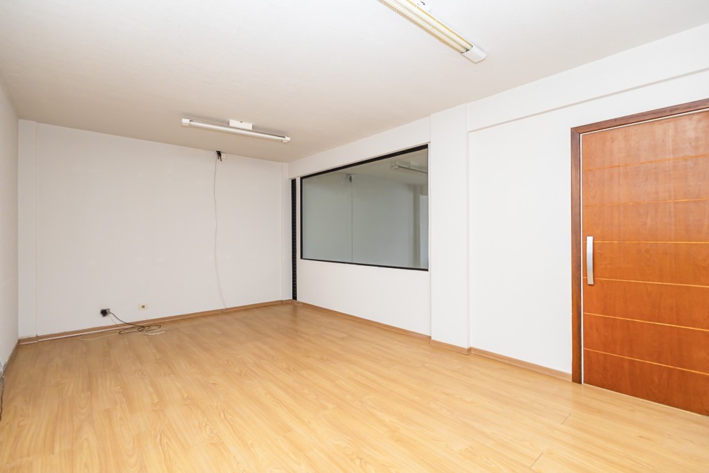Conjunto Comercial / Sala para locacao no Agua Verde em Curitiba com 208,89m² por R$ 12.000,00