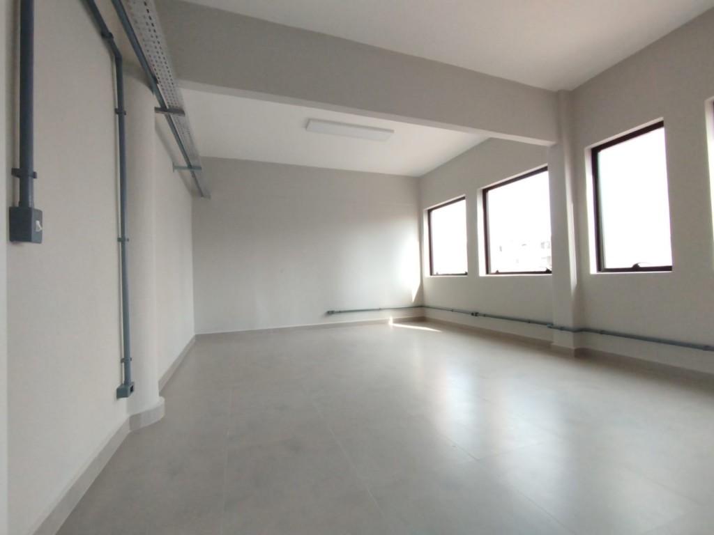 Conjunto Comercial / Sala para locacao no Centro em Curitiba com 29,58m² por R$ 1.200,00
