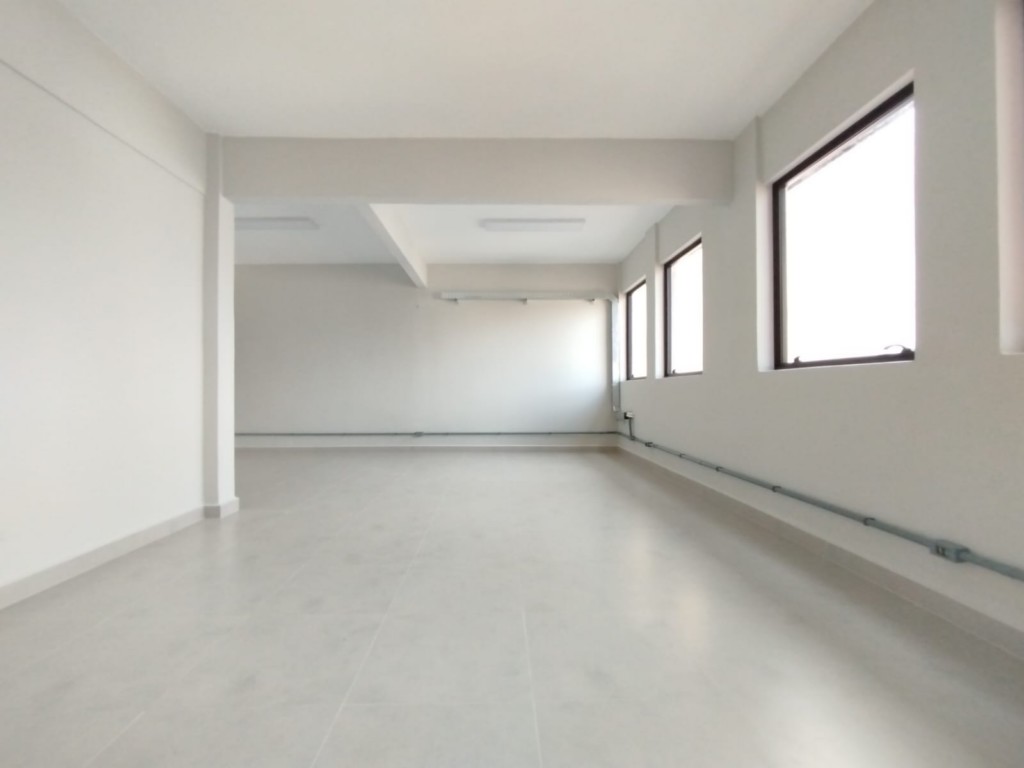 Conjunto Comercial / Sala para locacao no Centro em Curitiba com 44,41m² por R$ 1.680,00