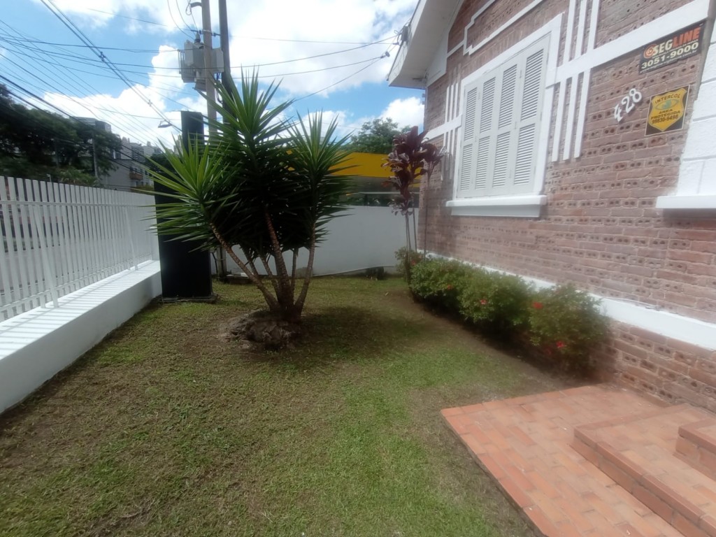 Casa Comercial para locacao no Agua Verde em Curitiba com 134m² por R$ 5.760,00