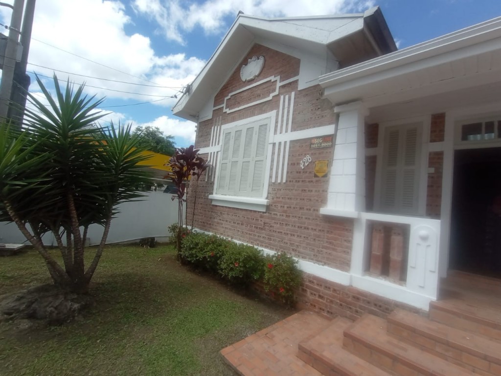 Casa Comercial para locacao no Agua Verde em Curitiba com 134m² por R$ 5.760,00