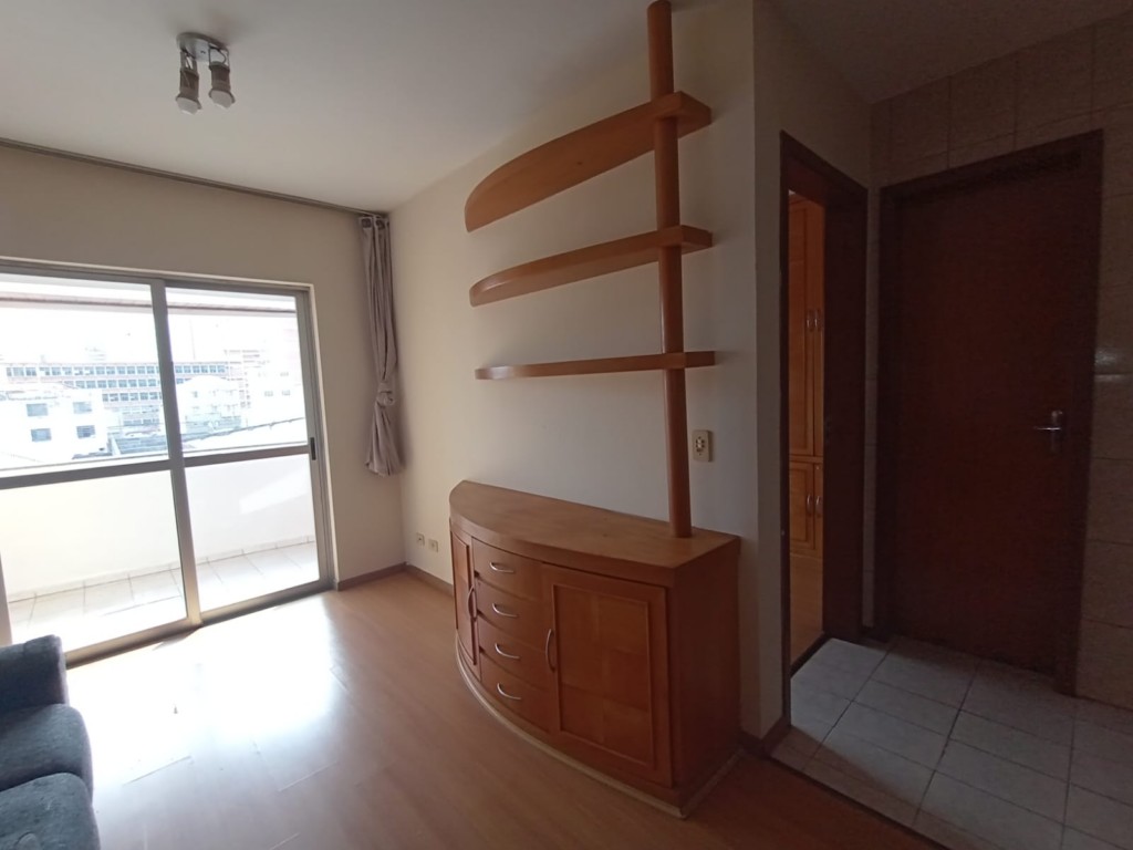 Apartamento para locacao no Centro em Curitiba com 60m² por R$ 1.800,00
