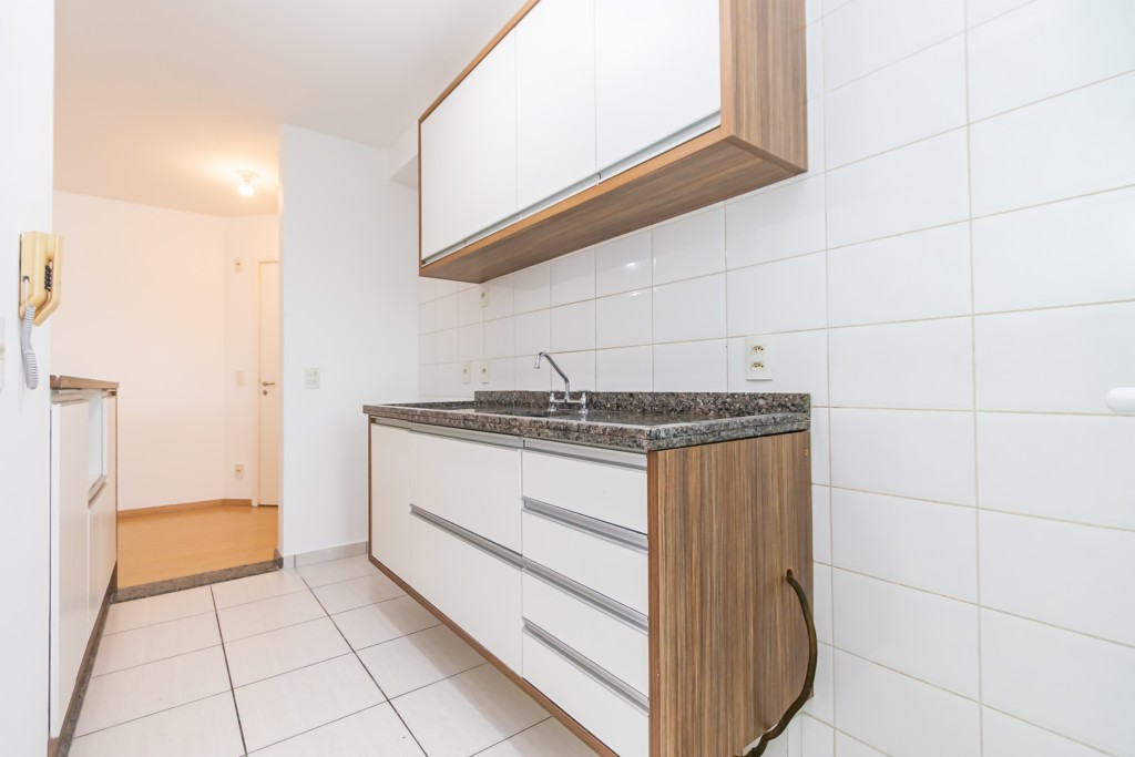 Apartamento para locacao no Orleans em Curitiba com 102,5m² por R$ 4.320,00