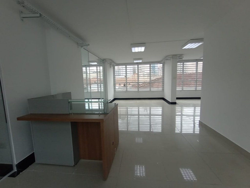 Conjunto Comercial / Sala para locacao no Centro em Curitiba com 158m² por R$ 10.800,00