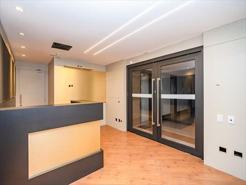 Conjunto Comercial / Sala para locacao no Centro em Curitiba com 404,24m² por R$ 15.600,00