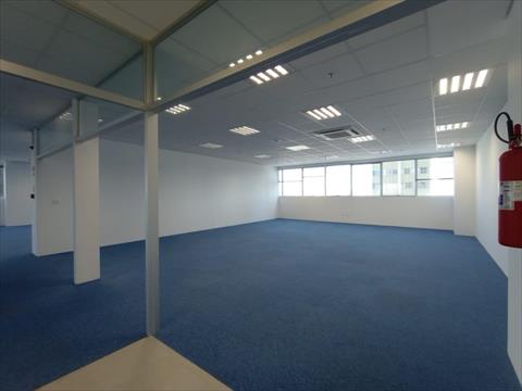Conjunto Comercial / Sala para locacao no Alto da Gloria em Curitiba com 444,25m² por R$ 41.839,20