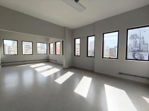 Conjunto Comercial / Sala para locacao no Centro em Curitiba com 37,25m² por R$ 1.440,00