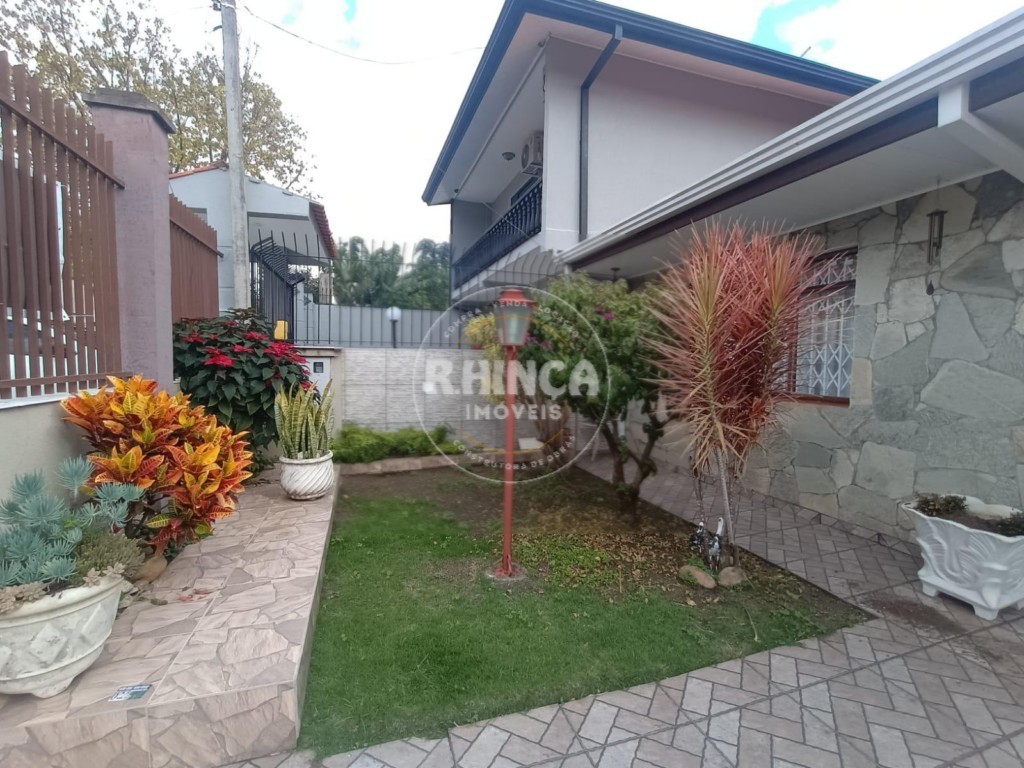 Residência para locacao no Novo Mundo em Curitiba com 241m² por R$ 5.625,00