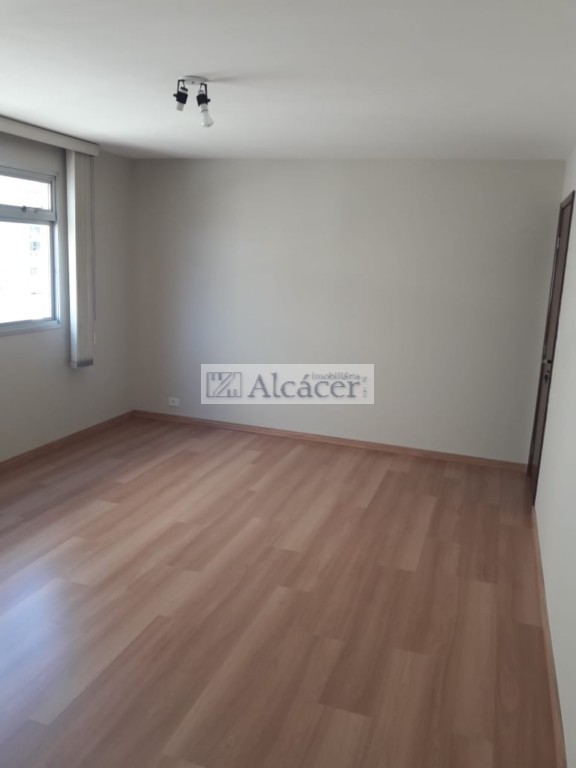 Apartamento para locacao no Agua Verde em Curitiba com 149m² por R$ 4.250,00