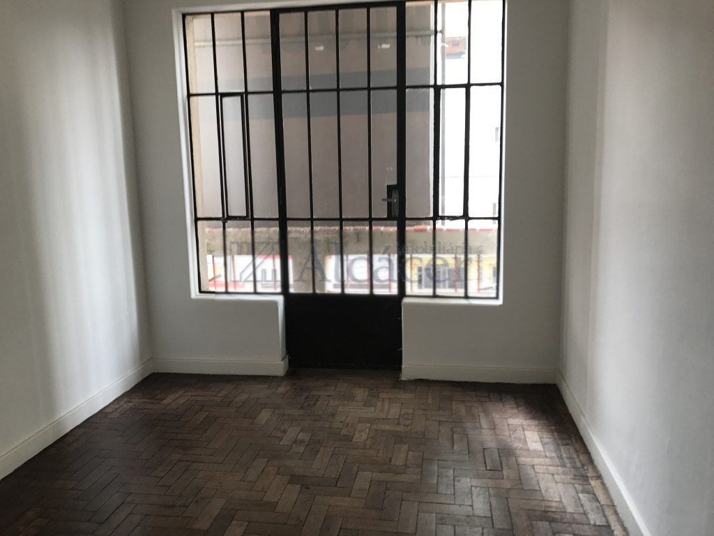 Apartamento para locacao no Centro em Curitiba com 135m² por R$ 2.125,00