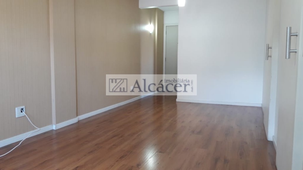 Apartamento para locacao no Centro em Curitiba com 96,8m² por R$ 2.000,00