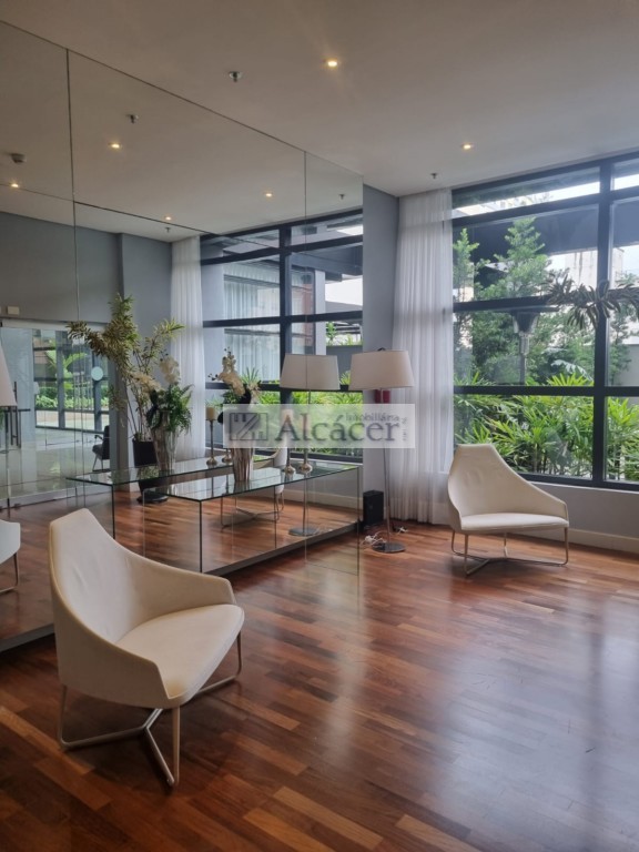 Apartamento para locacao no Centro em Curitiba com 101m² por R$ 6.875,00