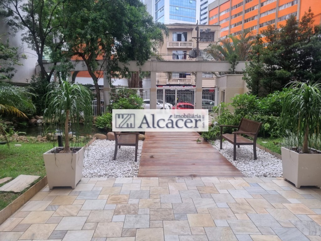 Apartamento para locacao no Centro em Curitiba com 140m² por R$ 5.625,00