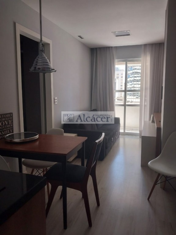 Studio para locacao no Centro em Curitiba com 52m² por R$ 3.000,00