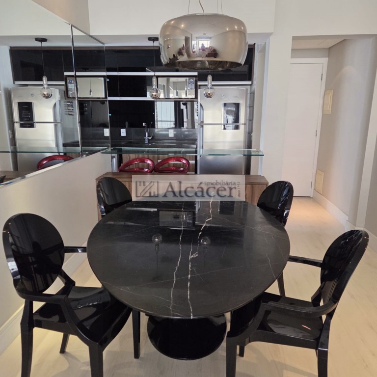 Apartamento para locacao no Centro em Curitiba com 123m² por R$ 6.875,00