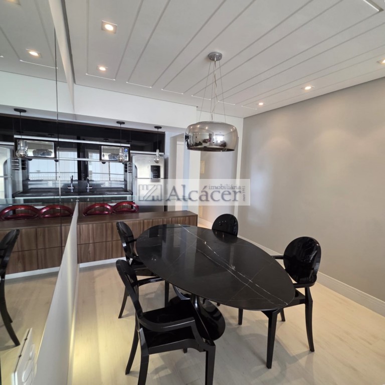 Apartamento para locacao no Centro em Curitiba com 123m² por R$ 6.875,00