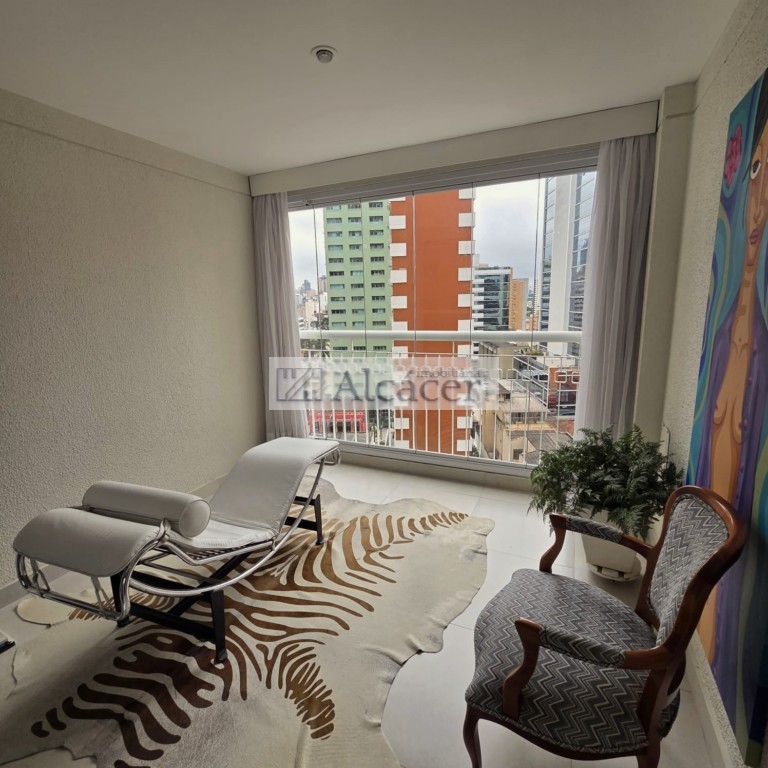 Apartamento para locacao no Centro em Curitiba com 110m² por R$ 6.875,00