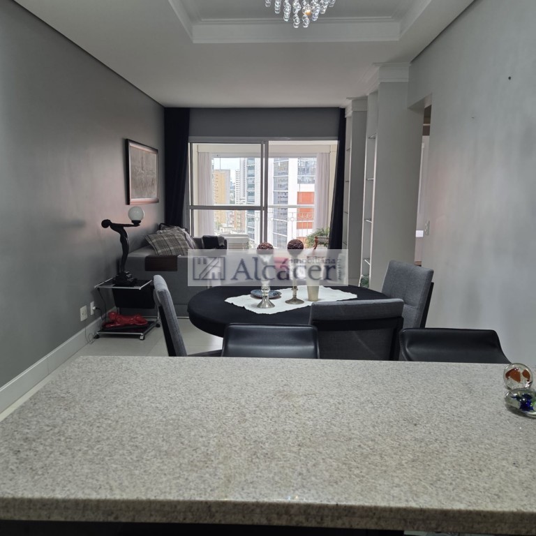 Apartamento para locacao no Centro em Curitiba com 110m² por R$ 6.875,00